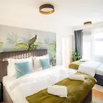 A/c Lux Rooftop 6br+3.5bath Wenceslas Square